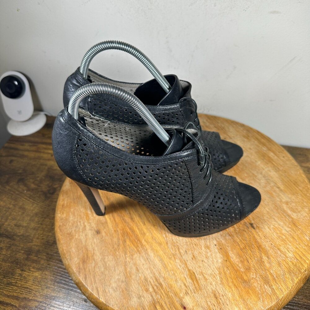 Vince Camuto‎ Black Neven Vented Genuine Leather Peep-toe Womens Size 10 B Shoes